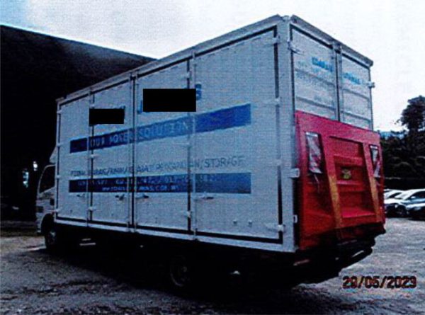 One unit DFAC TRUCK C/W 20FT CORRUGATED BODY - Image 2