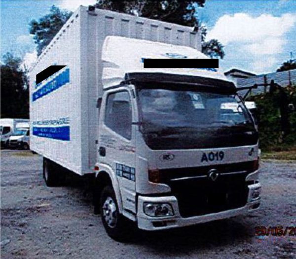 One unit DFAC TRUCK C/W 20FT CORRUGATED BODY