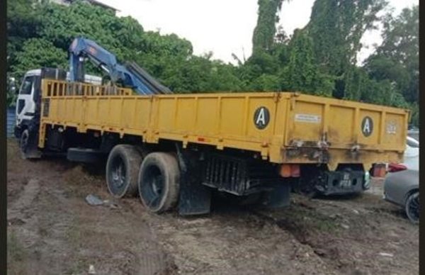 One Unit Nissan KC-CD53(RB/NCB QGB) With Mounted Crane (2014) - Image 2
